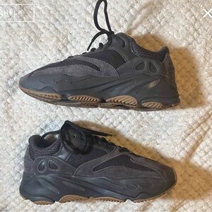 Yeezy Boost 700 ‘utility black’ 2019